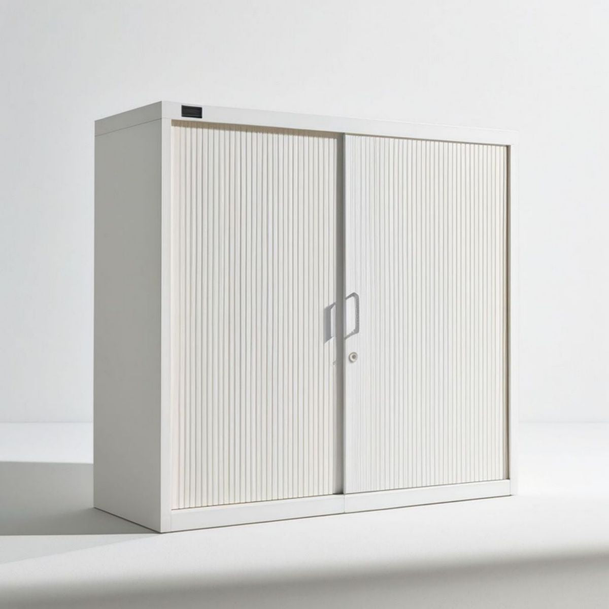 Biała stalowa szafka biurowa z drzwiami roletowymi 100 x 45 x 120 cm